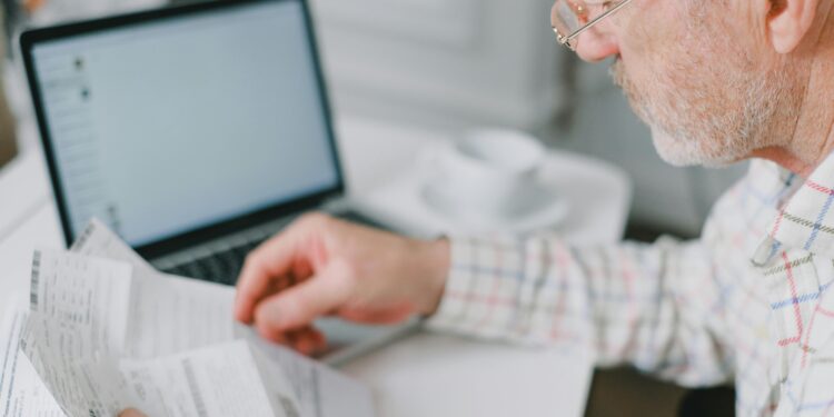 Homem de 75 anos abandona esposa por nova “companheira” artificial