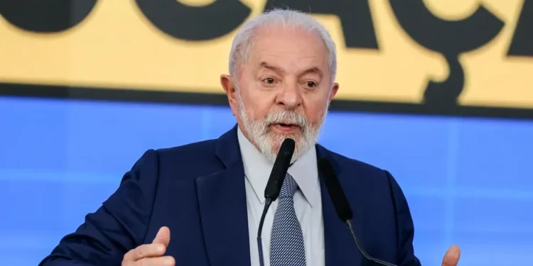 Lula emite comunicado e defende único direito de Jair Bolsonaro