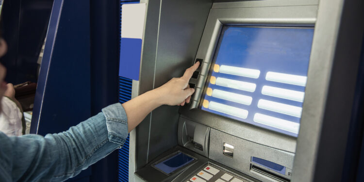 Bancos limitam saques em caixas eletrônicos: veja o valor máximo permitido