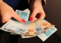 Brasileiros nascidos em novembro e dezembro comemoram Pix de R$ 200 do Governo