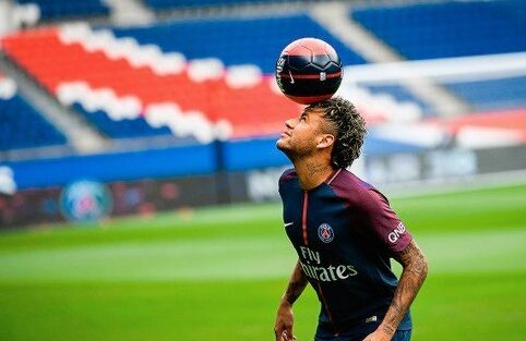 Ex de Neymar sofre assalto e é feita de refém dentro de casa