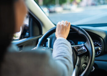 Multas de R$ 820 começam a atingir motoristas que ignoram nova lei do país