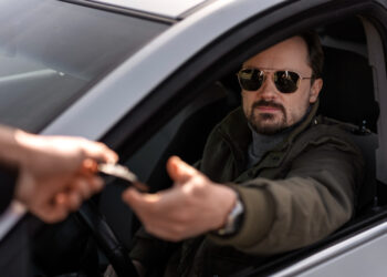 Hábito comum no estacionamento do shopping pode te fazer perder o carro e tomar multa de 7 pontos na CNH