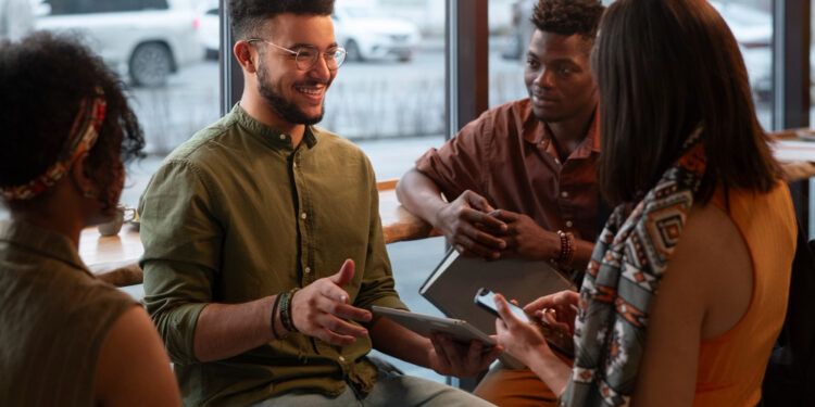 O truque simples que psicólogos usam para descobrir se alguém está mentindo