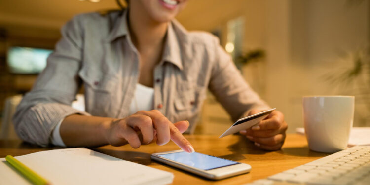 Desative imediatamente contas bancárias que você não usa mais: elas podem prejudicar o seu crédito