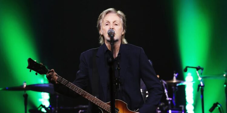 Retorno foi finalmente oficializado: fãs dos Beatles foram à loucura