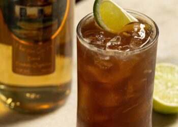 Cachaça de Minas Gerais conquista título de melhor do mundo em 2025