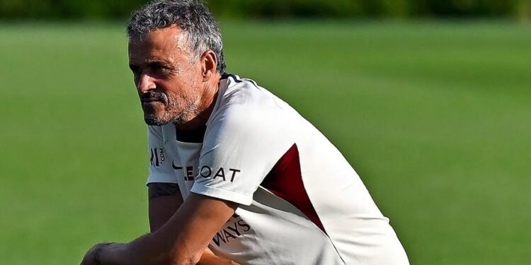 Luis Enrique não quis saber e expulsou Neymar do PSG