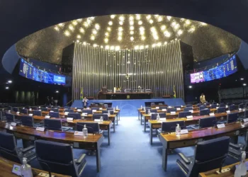 Trabalhadores com salário de até R$ 5.000,00 recebem presentão do Senado Federal