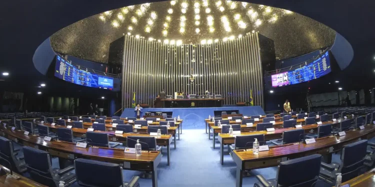 Trabalhadores com salário de até R$ 5.000,00 recebem presentão do Senado Federal
