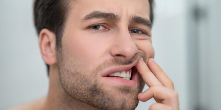 Esta dieta popular parece reduzir doenças gengivais, dizem cientistas