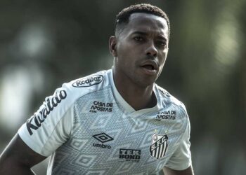 Robinho pode se mudar para a Inglaterra após deixar a cadeia