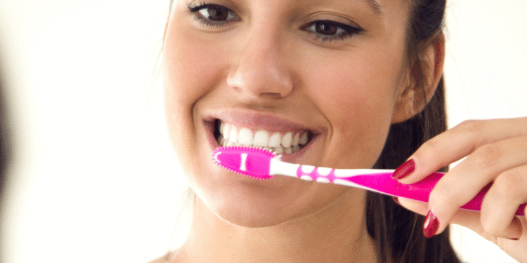 A mistura mágica que ajuda a remover o tártaro dos dentes de forma definitiva