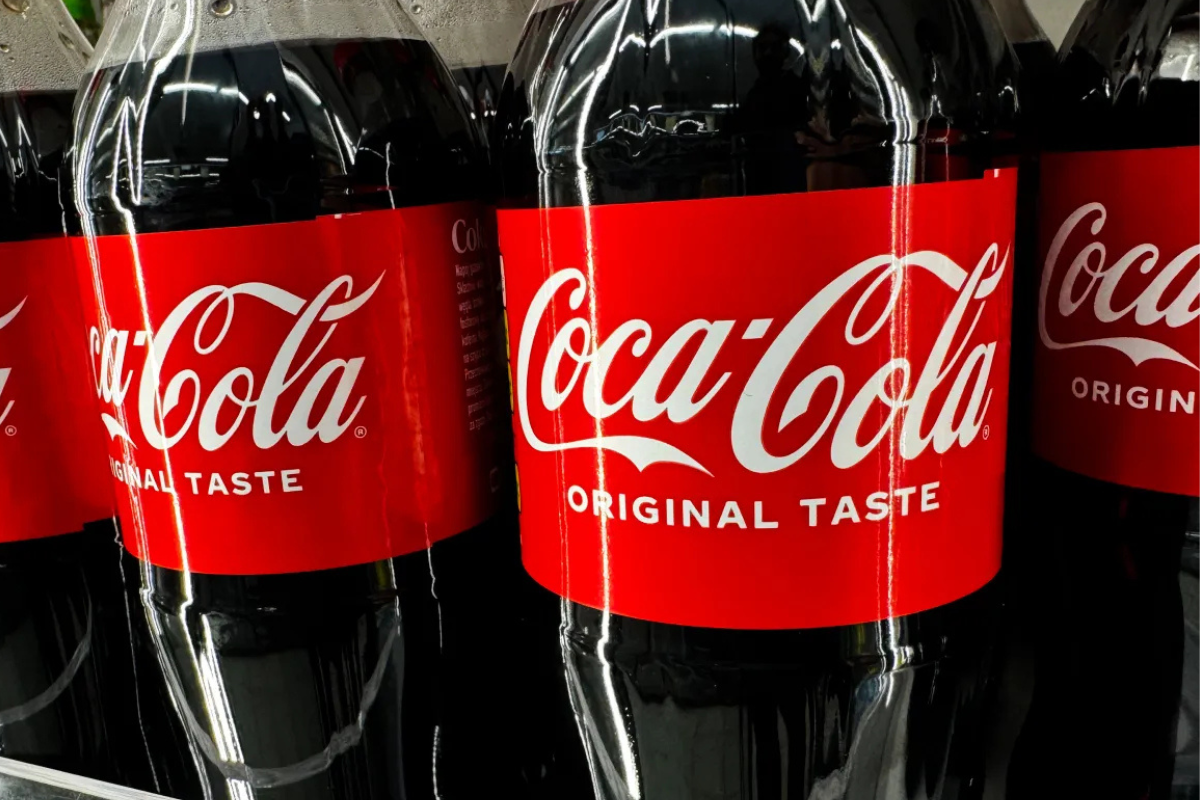 Prateleiras Com Coca-cola E Pepsi-cola Também Imagem De Stock Editorial - Foto 7