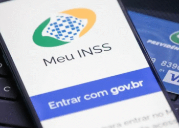 Aposentados comemoram: dinheiro atrasado do INSS cai na conta no início de setembro