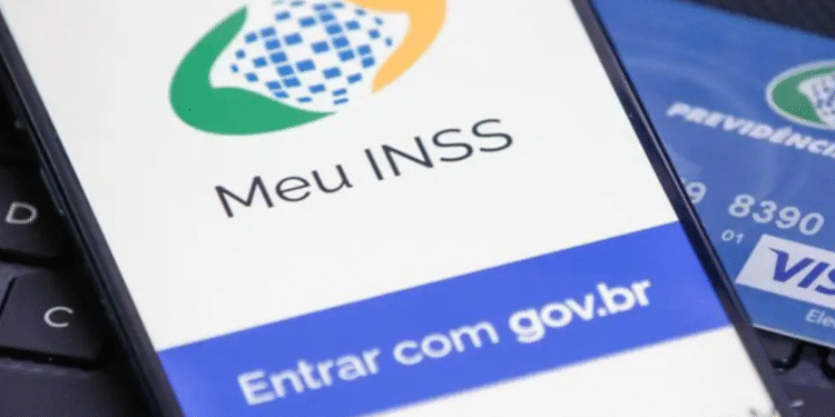 Aposentados comemoram: dinheiro atrasado do INSS cai na conta no início de setembro