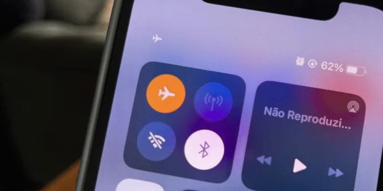Ativar o modo avião ao carregar o celular: para que serve e por que recomendam