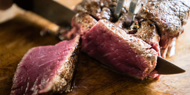 Cozinhar mal esse tipo de alimento pode implicar graves riscos à saúde