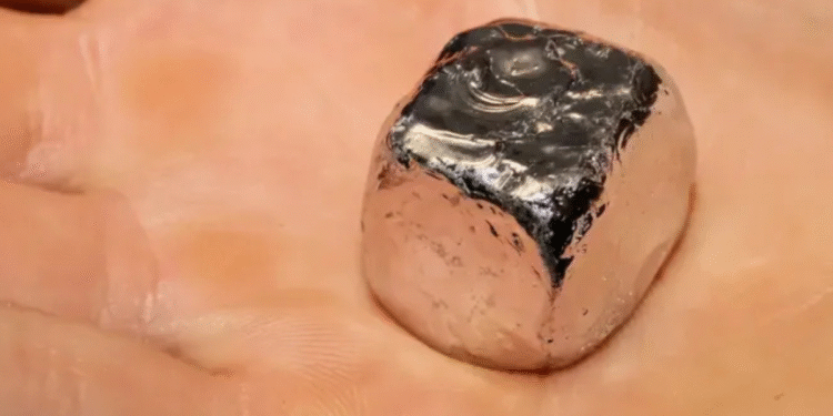 Esqueça o ouro: Este metal raro é 17 vezes mais valioso e pode ser encontrado dentro da sua casa