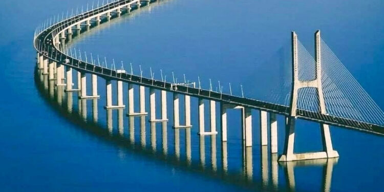 Maior ponte da Europa leva o nome de time do futebol brasileiro