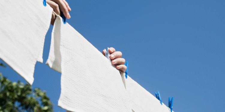 Nem varal nem corda: o truque para secar a roupa úmida em poucos minutos