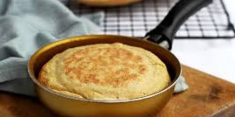 Pão fofinho feito na frigideira leva apenas 6 minutos e fica uma delícia