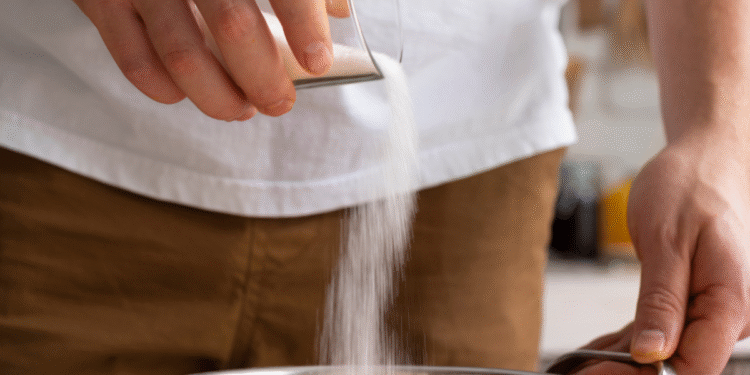 Quanto sal é demais e por que consumir pouco também pode ser prejudicial