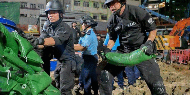 Pânico e milhares de evacuados na China por uma bomba dos EUA em Hong Kong