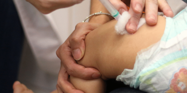 Vacina para bebês produzida no Brasil será distribuída pelo SUS
