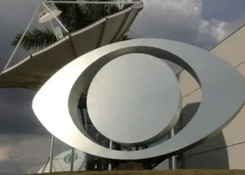 Após 2 anos longe da TV, apresentadora famosa retorna pela Band