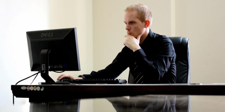 Você tem 30 anos de trabalho? Pode estar perdendo benefício todos os meses e não sabe