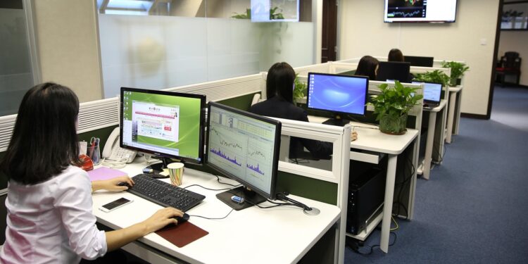 Empresas não vão mais precisar mostrar se pagam menos para mulheres — entenda a decisão polêmica da Justiça