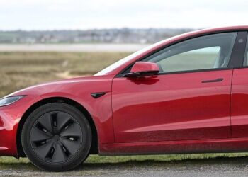 Novo recurso que chega aos carros da Tesla promete impressionar os motoristas