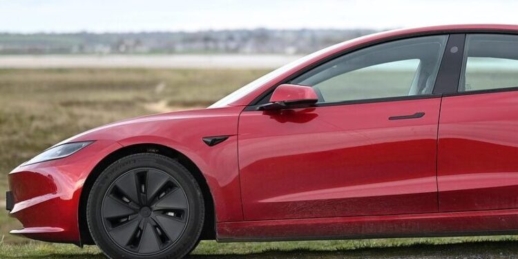 Novo recurso que chega aos carros da Tesla promete impressionar os motoristas