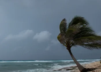 “Mini-furacão” assola o Sul do Brasil e moradores estão preocupados