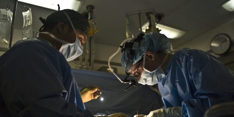 Cirurgia marcada? Especialistas alertam para um risco silencioso antes da operação