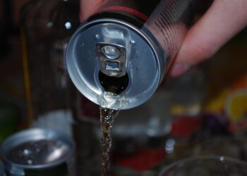 Atenção: gin com energético pode causar cegueira e sintomas irreversíveis