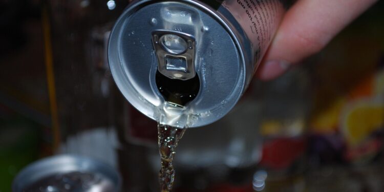 Atenção: gin com energético pode causar cegueira e sintomas irreversíveis