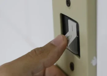 É legalizado cortar água e luz de inquilino que não paga o aluguel?