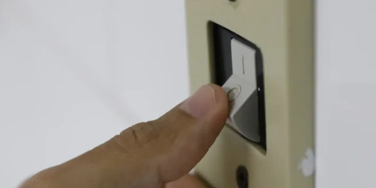 É legalizado cortar água e luz de inquilino que não paga o aluguel?