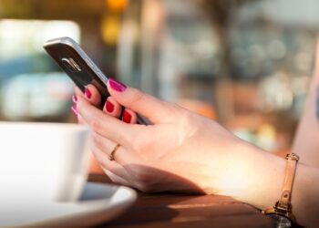 Anatel emite alerta grave para brasileiros que possuem celular