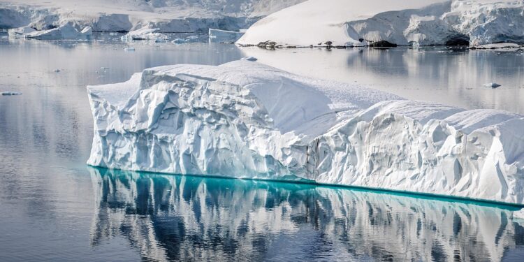 Alerta máximo da NASA: detectaram uma anomalia no fundo da Antártida e não sabem sua origem