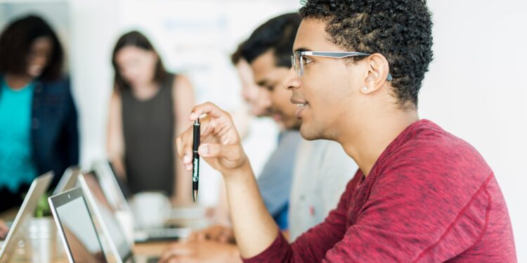 CLT’s são comunicados e hora extra agora é obrigatória no Brasil