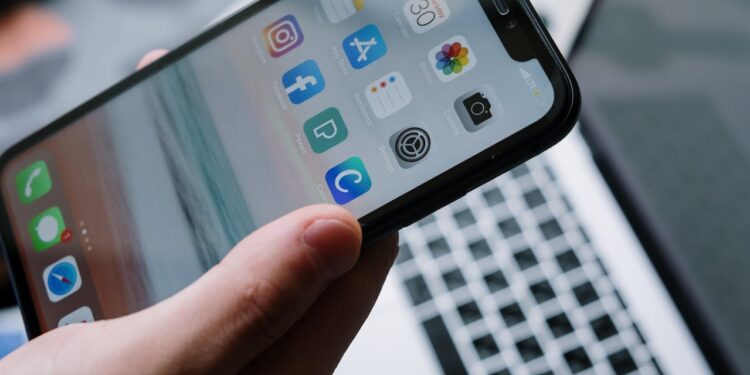 Adeus, Facebook e Instagram: Governo colocou fim à liberdade e proibiu redes sociais no país