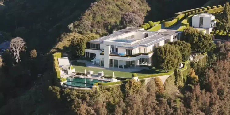 Uma das maiores mansões das Américas: homem coloca casa de R$ 1 bilhão à venda após divórcio conturbado