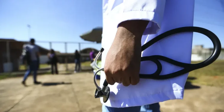 Nota de corte para entrar no curso de medicina pelo Enem caiu