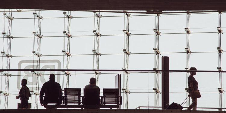 Todos os bancos fecharão suas portas por 72 horas na Espanha; Medida afeta três regiões