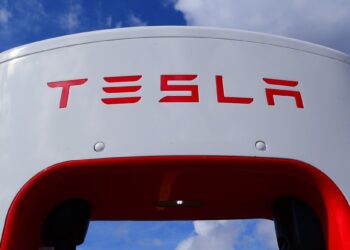 Quanto dinheiro você teria hoje se tivesse investido R$ 500 em ações da Tesla há 5 anos