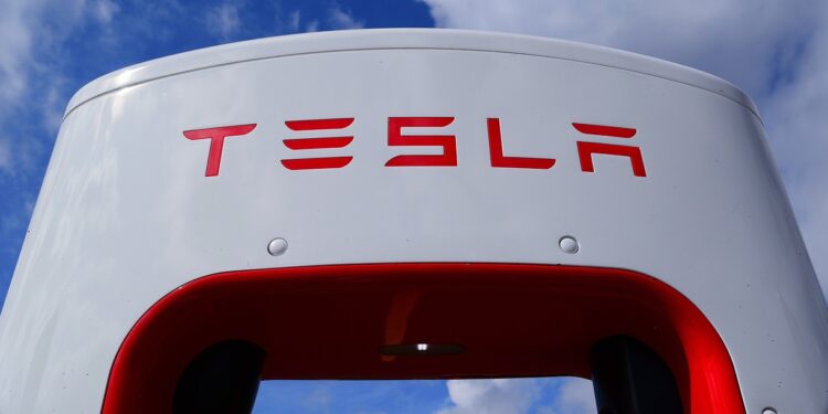 Quanto dinheiro você teria hoje se tivesse investido R$ 500 em ações da Tesla há 5 anos