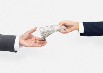 14º salário será debitado em 2025 para aposentados? INSS bateu o martelo